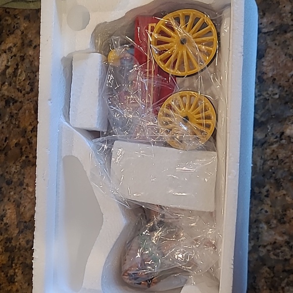 Dept 56 “Hitch-Up The Buckboard” Holiday Village Accessory Department 56 #54930 - Picture 4 of 4